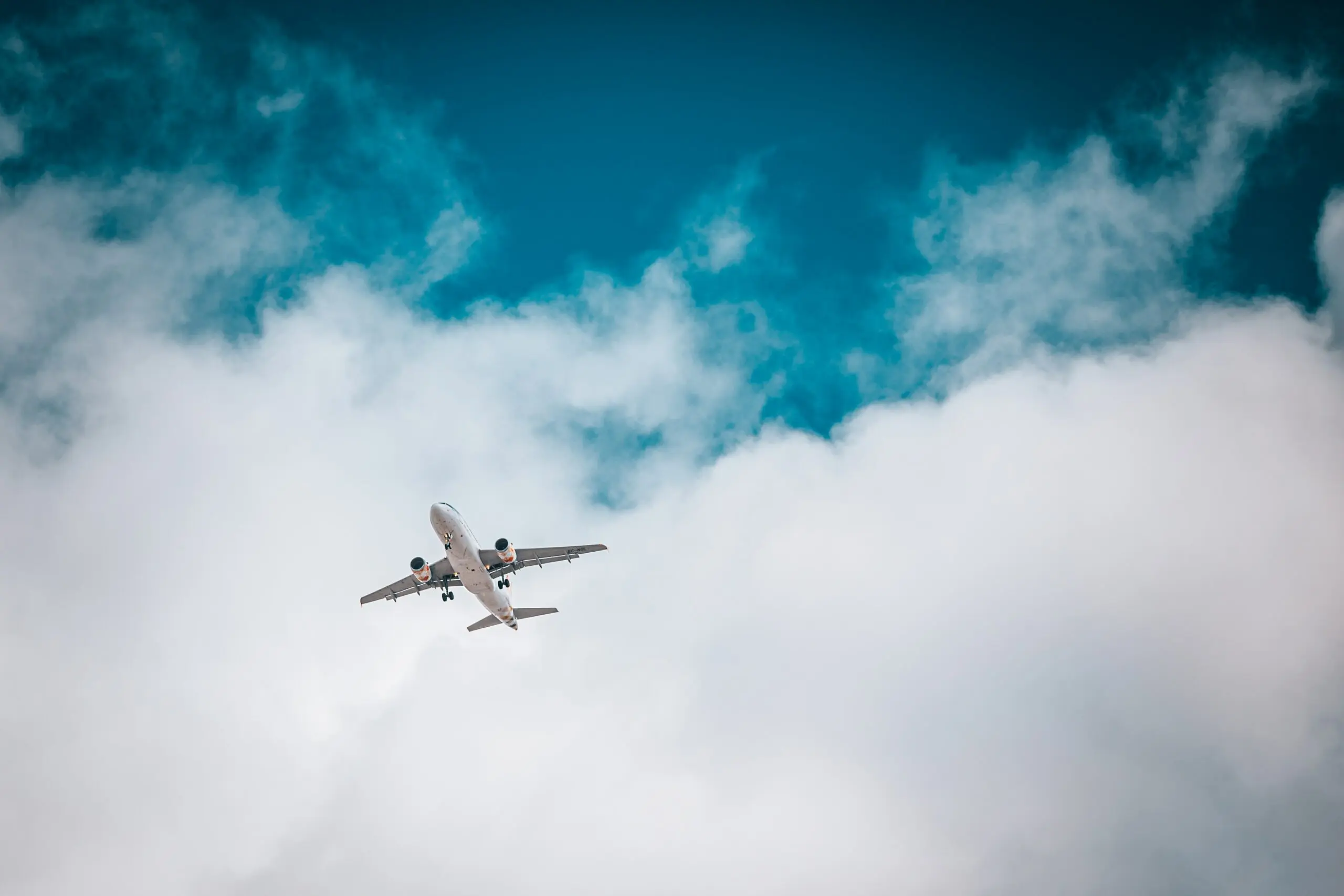 How to Manage Environmental Risks in the Aviation Industry